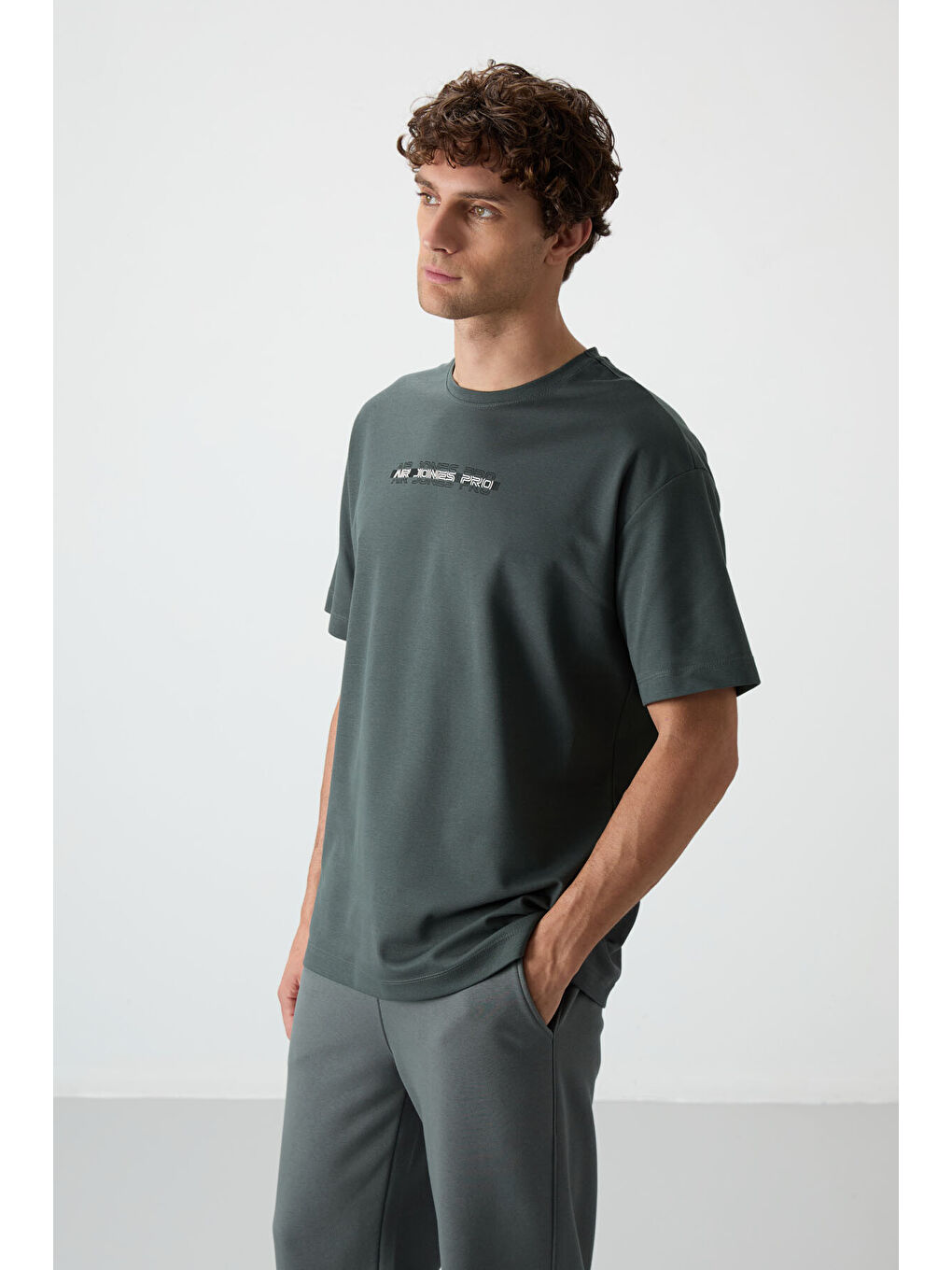 Haki Pamuklu Kalın Yüzeyi Dokulu  Fit  Baskılı Erkek Tişört - 88365-3