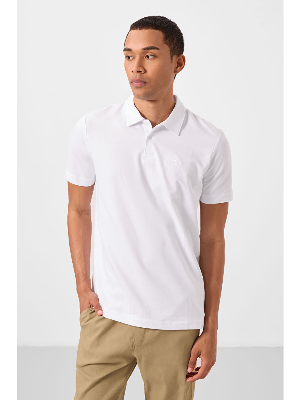 Beyaz Basic Logolu Standart Kalıp Triko Polo Yaka Erkek Tişört - 87748-4