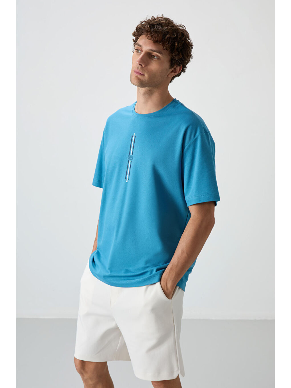 Petrol Mavi Pamuklu Kalın Yüzeyi Dokulu  Fit  Baskılı Erkek Tişört - 88366-3