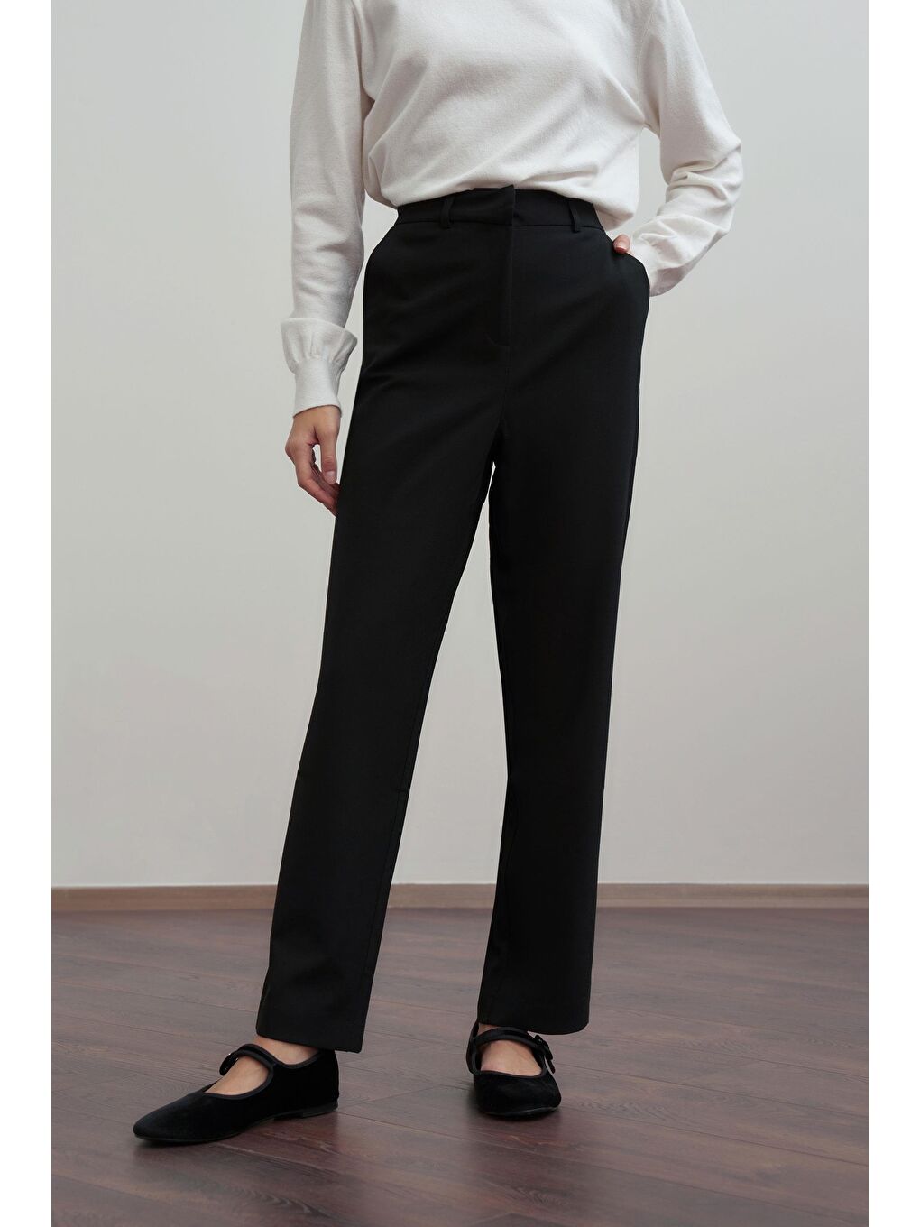 Siyah-Paçası Yırtmaçlı Havuç Pantolon-3