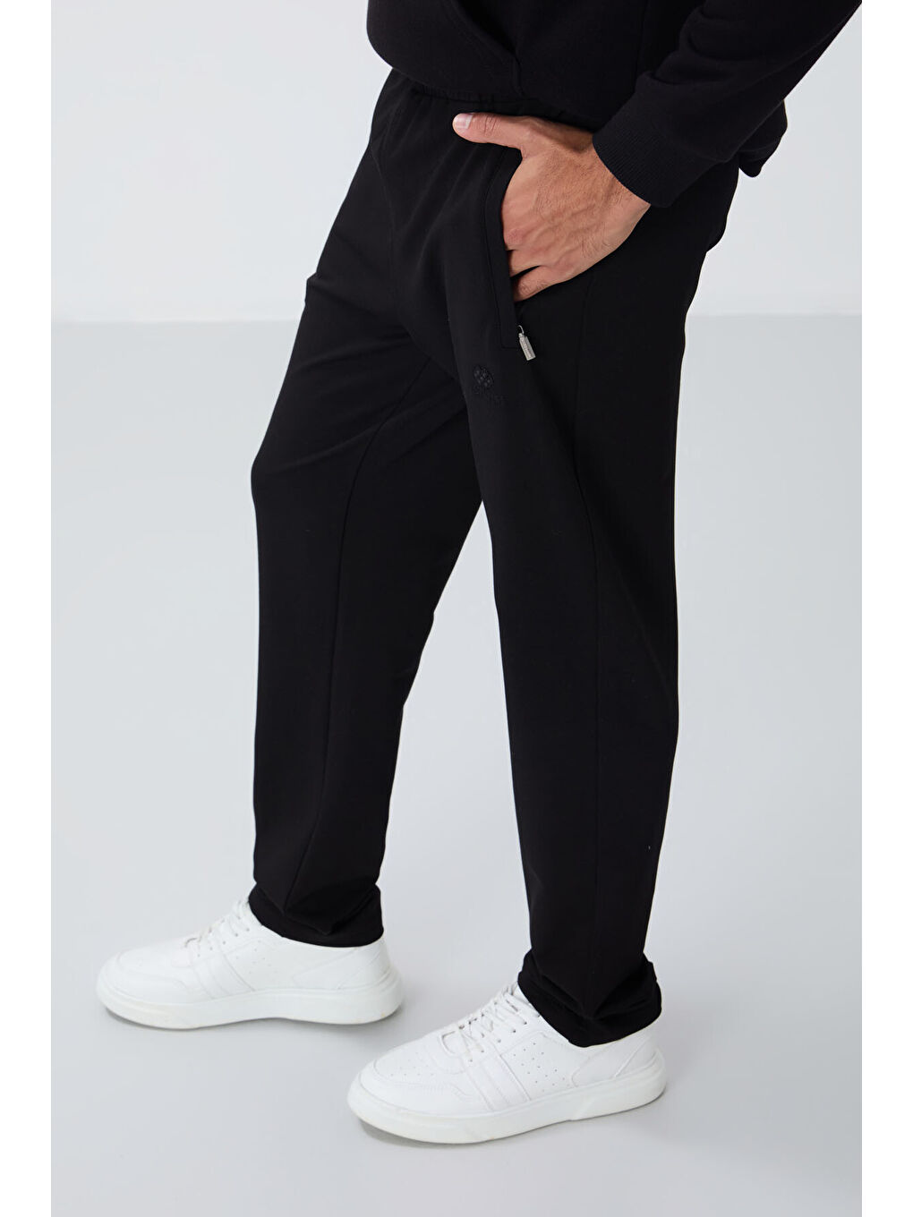 Siyah Fermuar Cepli Dar Kalıp Klasik Paça Erkek Eşofman Alt - 84669-2