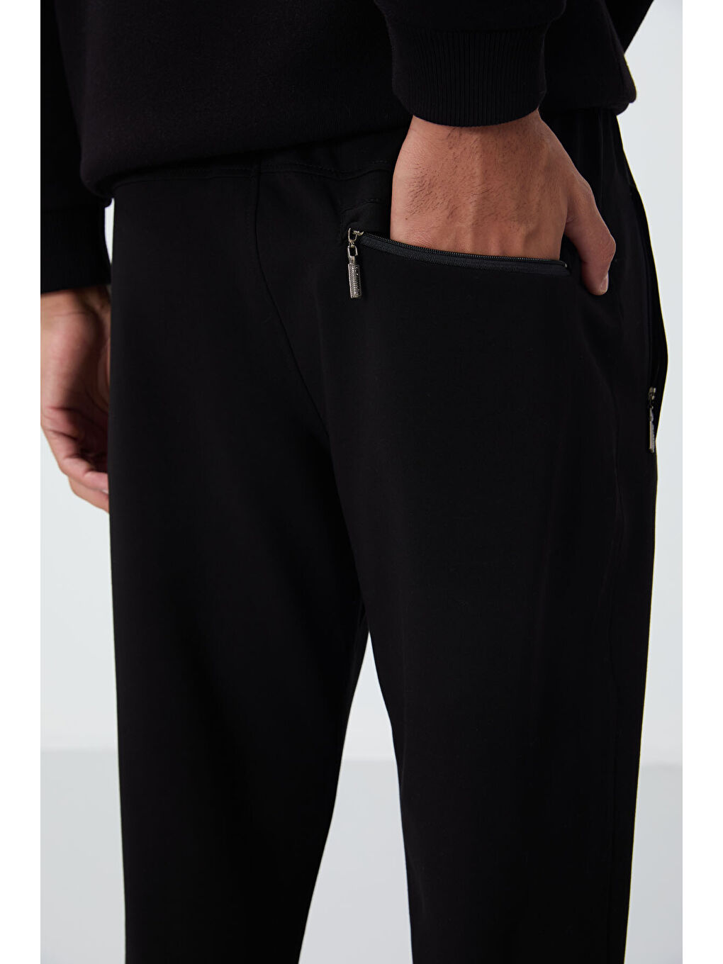 Siyah Fermuar Cepli Dar Kalıp Klasik Paça Erkek Eşofman Alt - 84669-4