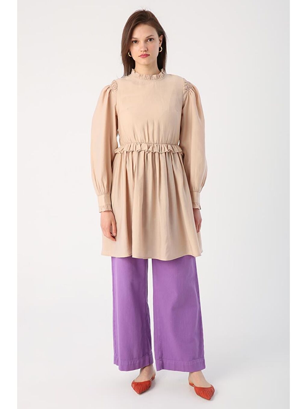 Bej Fırfır Detaylı Beli Büzgülü Tunik-1