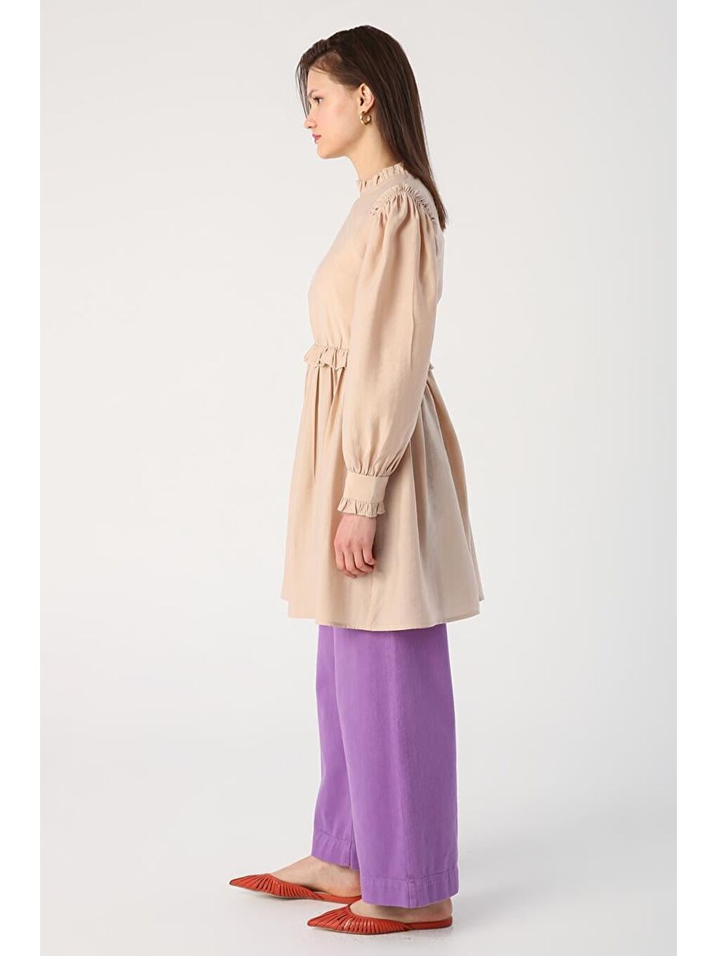 Bej Fırfır Detaylı Beli Büzgülü Tunik-2