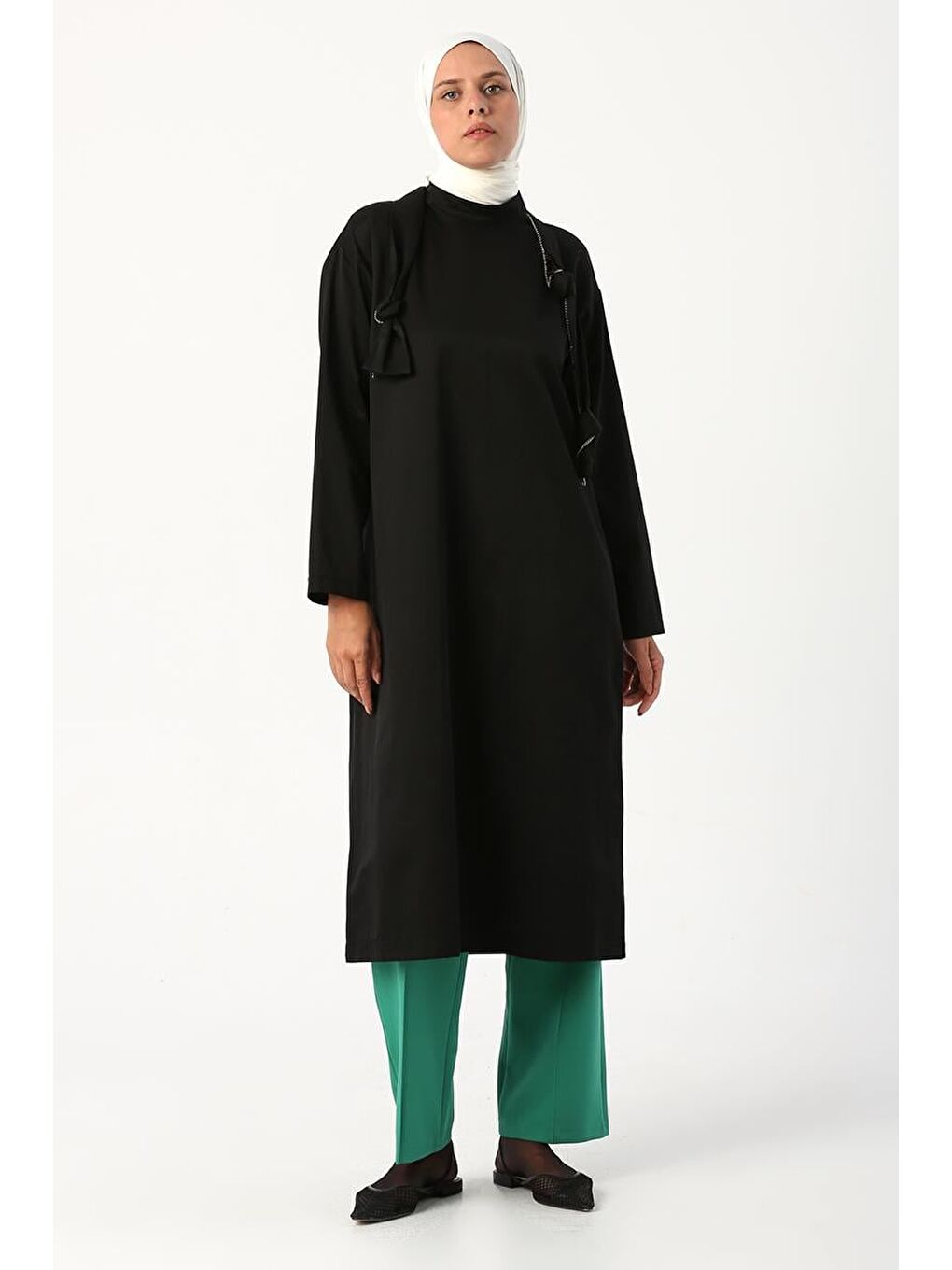 Siyah Yakası Düğümlü Zincirli Uzun Tunik-1