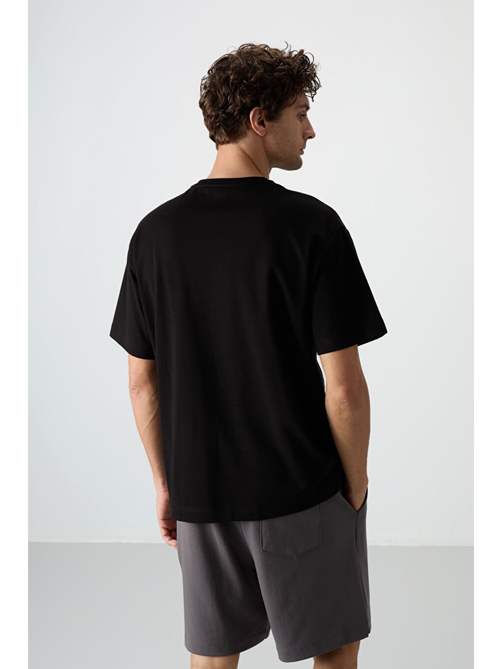 Siyah Pamuklu Kalın Yüzeyi Dokulu  Fit  Baskılı Erkek Tişört - 88364-4