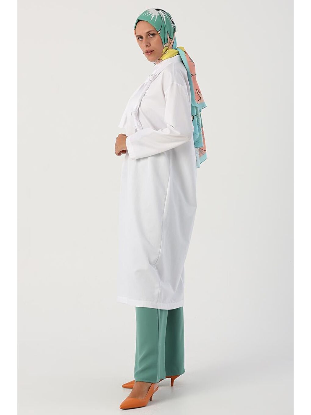 Beyaz Yakası Düğümlü Zincirli Uzun Tunik-2