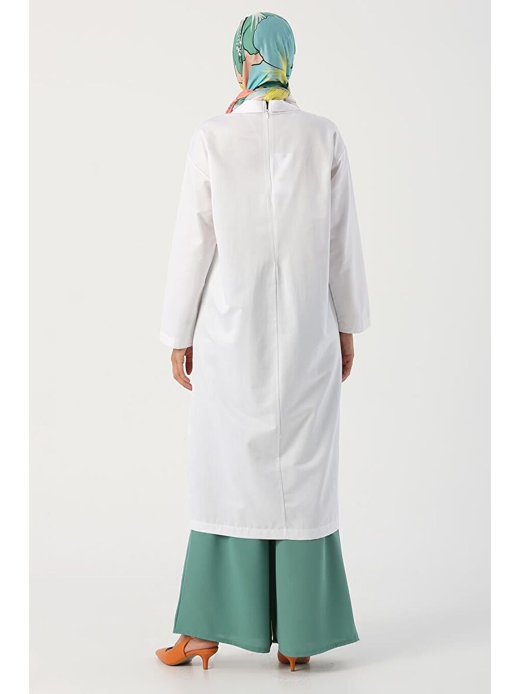 Beyaz Yakası Düğümlü Zincirli Uzun Tunik-3