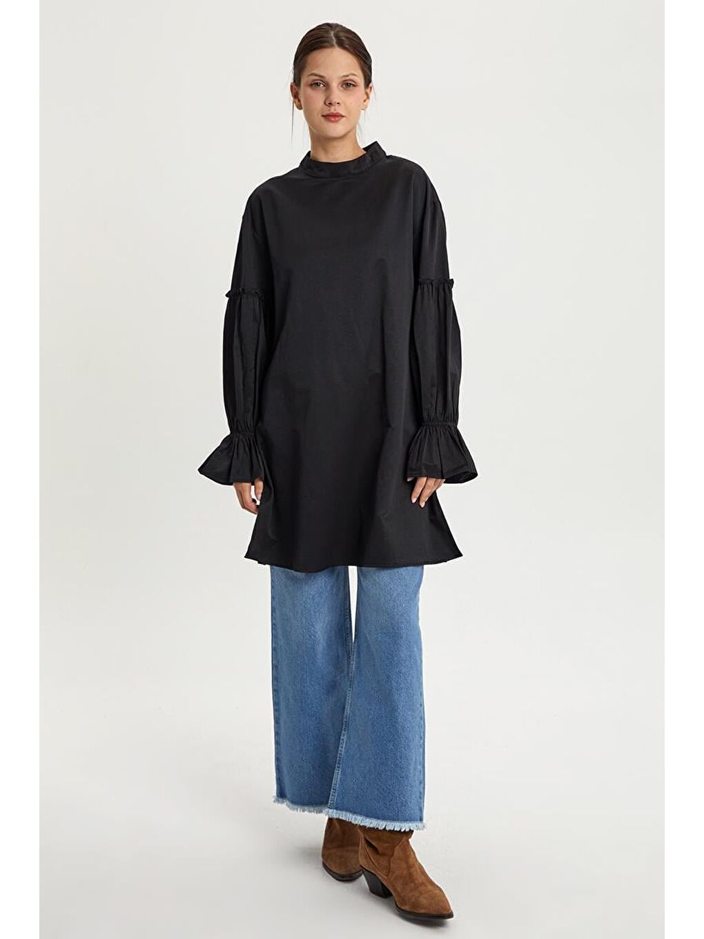 Siyah Kolu Lastikli Fırfır Detaylı Tunik-1
