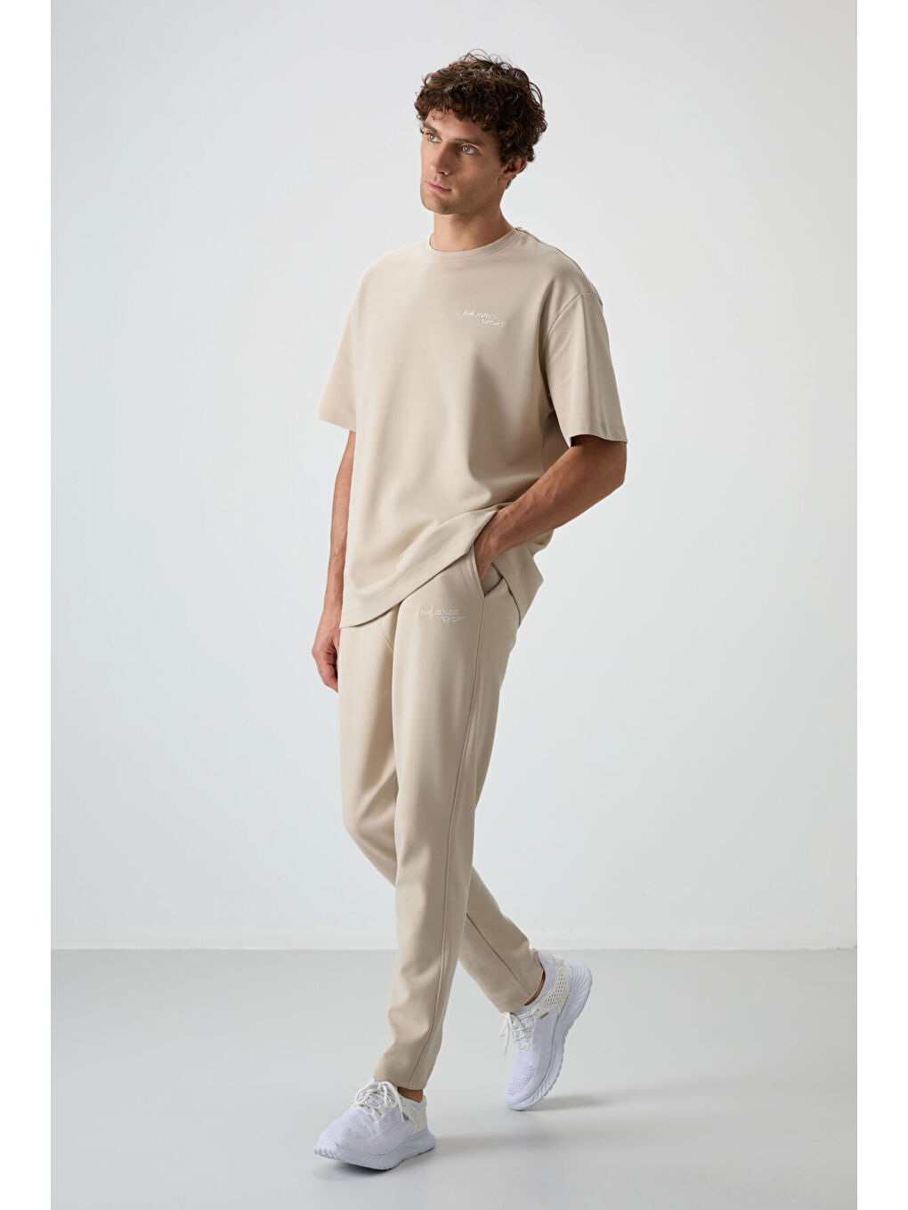 Bej Pamuklu Kalın Yumuşak Dokulu  Fit Nakışlı Erkek Eşofman Takım - 85252-2