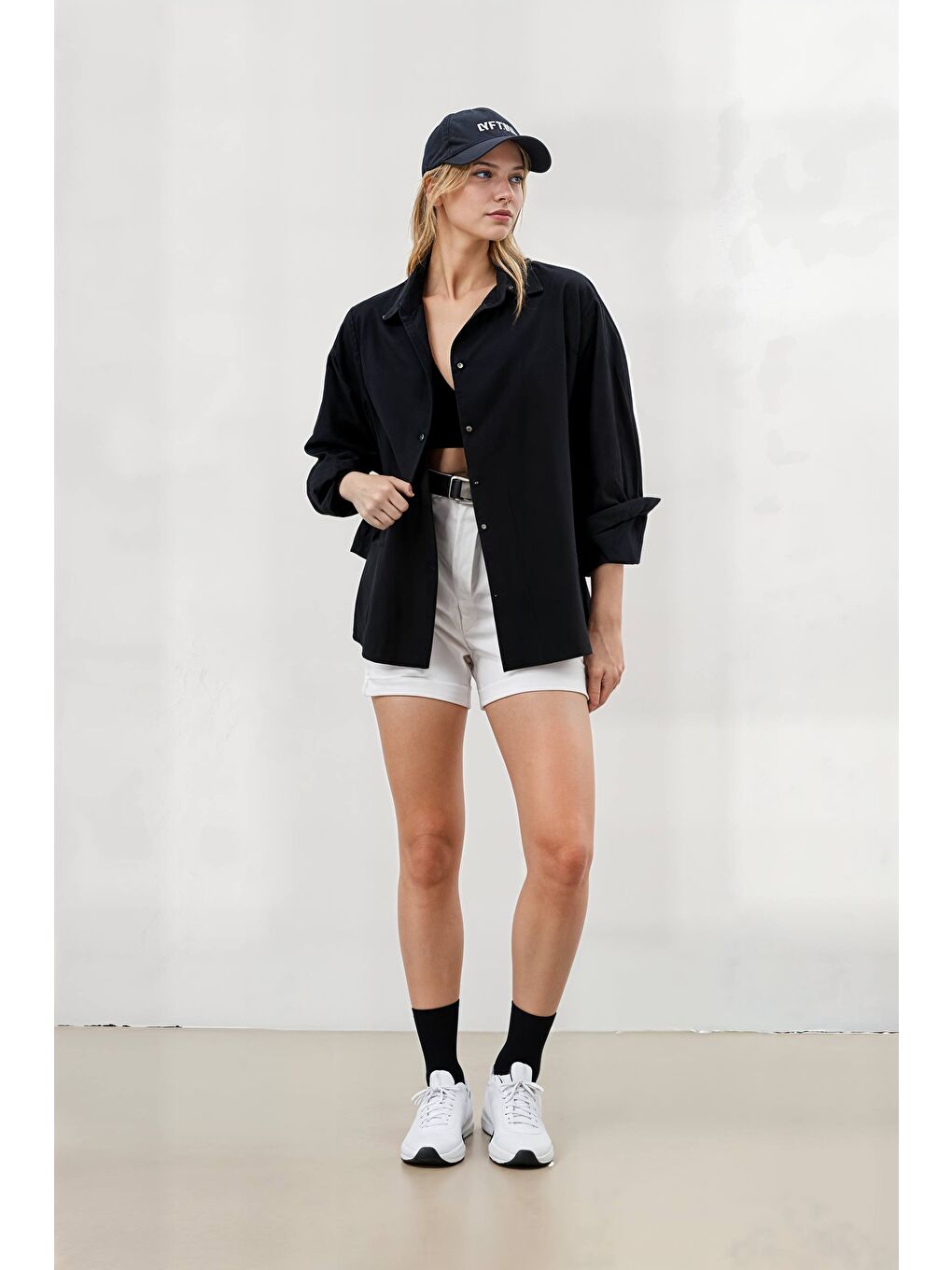 Kadın Siyah Oversize Uzun Basic Gömlek HZL22W-BD139001