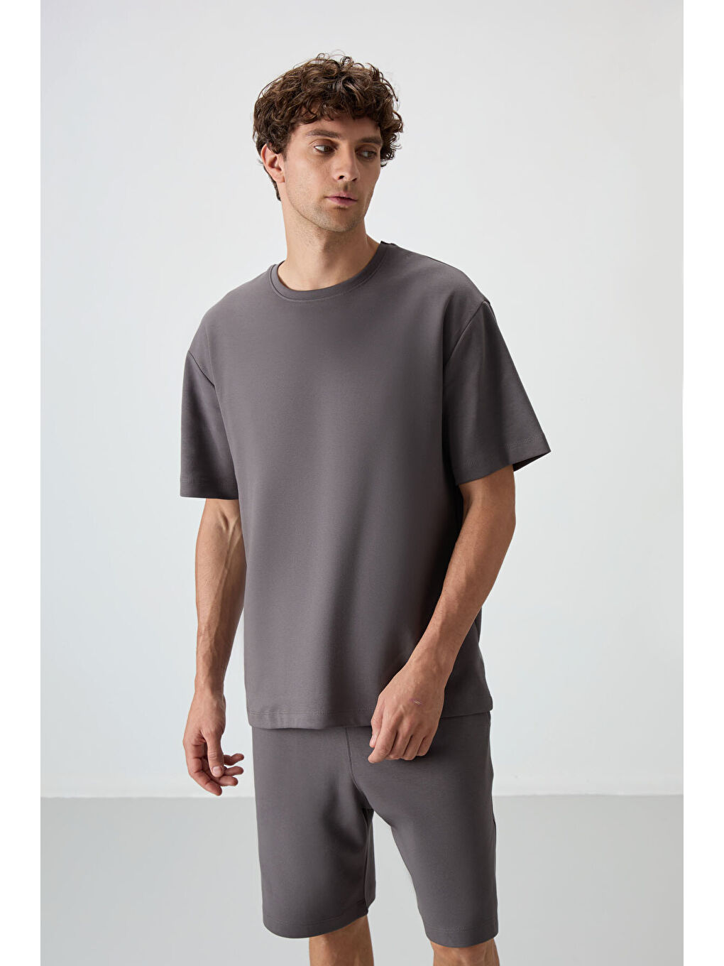 Koyu Gri Pamuklu Kalın Yumuşak Dokulu  Fit Basic Şortlu Takım - 85249-1
