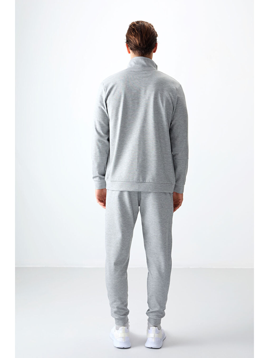 Gri Yüzeyi Dokulu Standart Fit Nakışlı Erkek Eşofman Takım - 85248-4