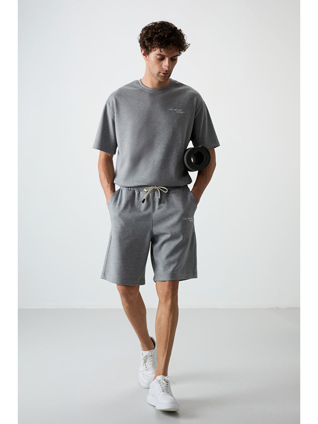 Gri Melanj Pamuklu Kalın Yumuşak Dokulu  Fit Nakışlı Şortlu Takım - 85250