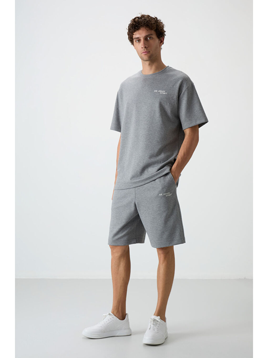 Gri Melanj Pamuklu Kalın Yumuşak Dokulu  Fit Nakışlı Şortlu Takım - 85250-1