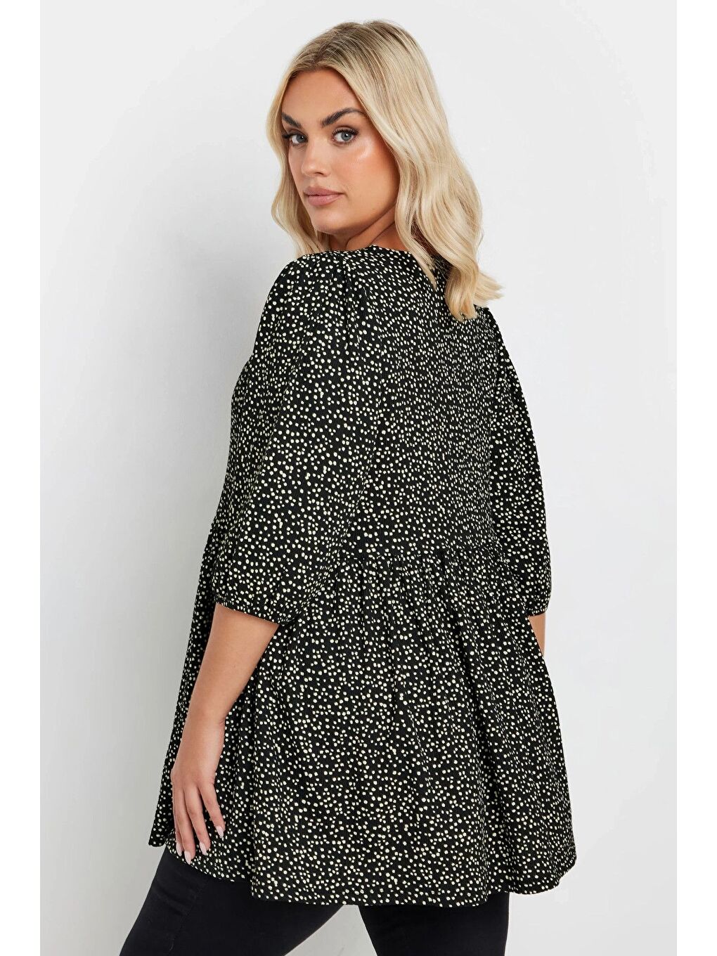 Siyah Büyük Beden V Yaka Yarım Kollu Bileği Lastikli Desenli Bluz 322213-4