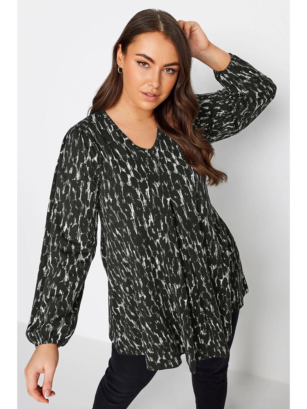 Siyah Büyük Beden V Yaka Uzun Kollu Bilekleri Lastikli Eteği Fırfırlı Elastanlı Bluz 321468