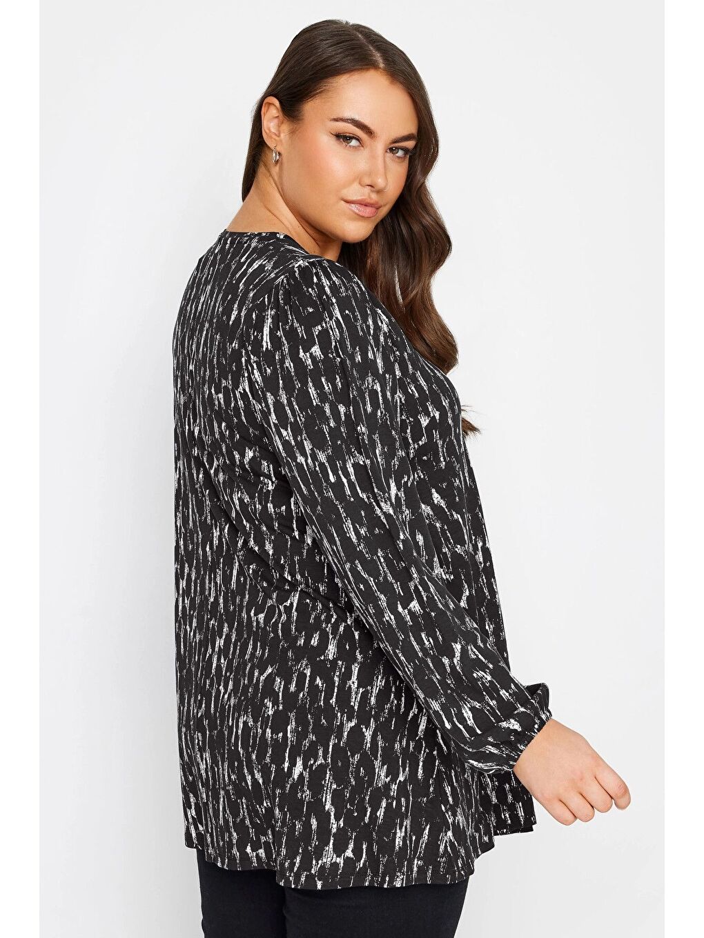Siyah Büyük Beden V Yaka Uzun Kollu Bilekleri Lastikli Eteği Fırfırlı Elastanlı Bluz 321468-4