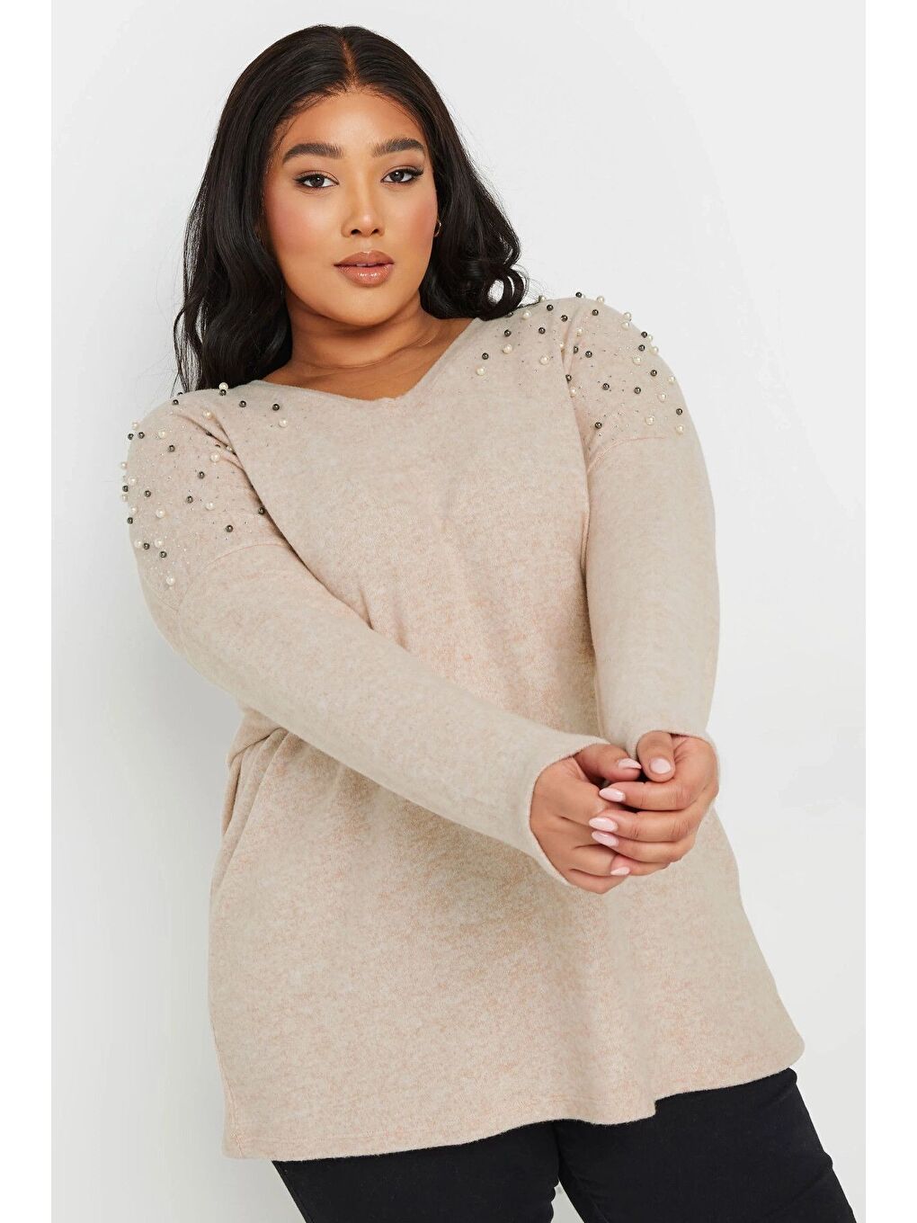 Bej Büyük Beden V Yaka Uzun Kollu Omzu Boncuk İşlemeli Kazak 322301