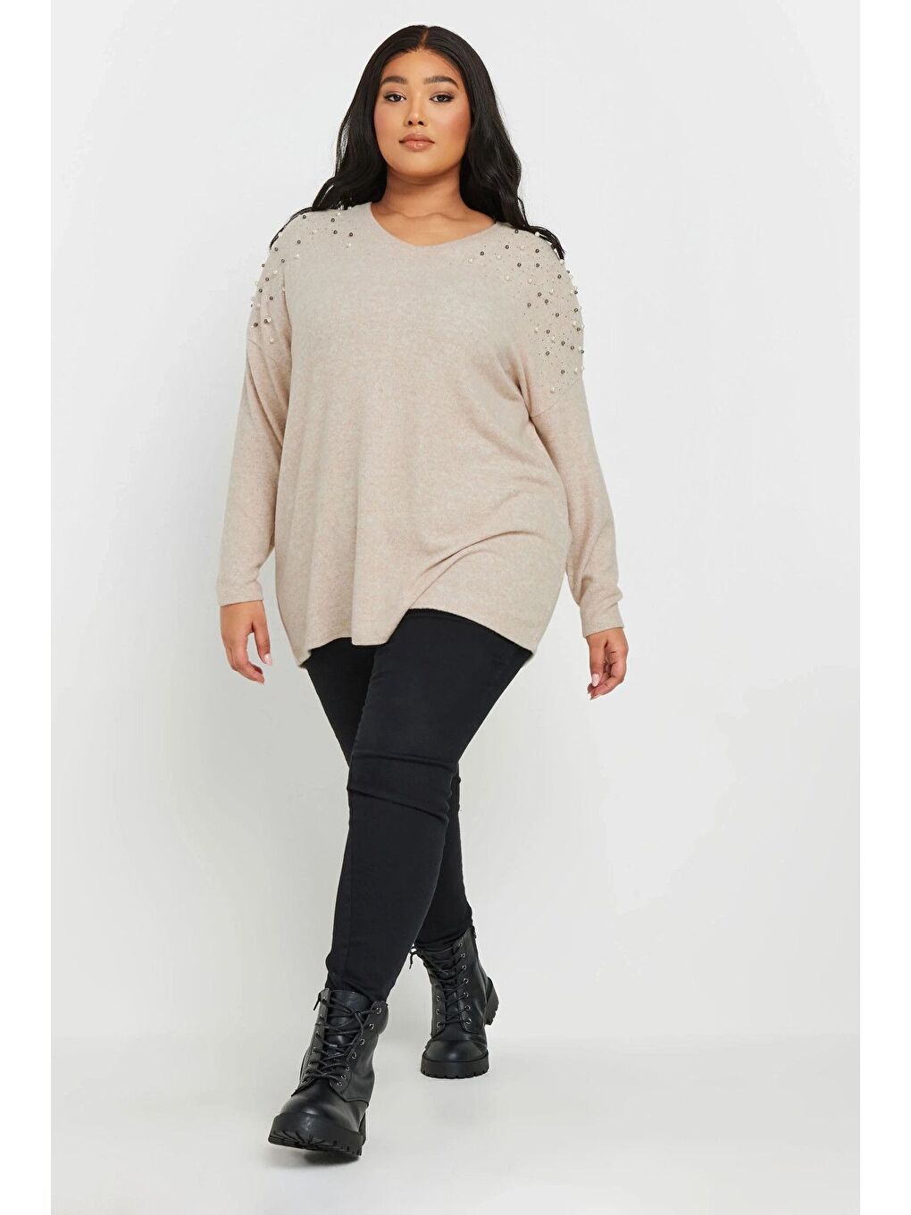 Bej Büyük Beden V Yaka Uzun Kollu Omzu Boncuk İşlemeli Kazak 322301-3