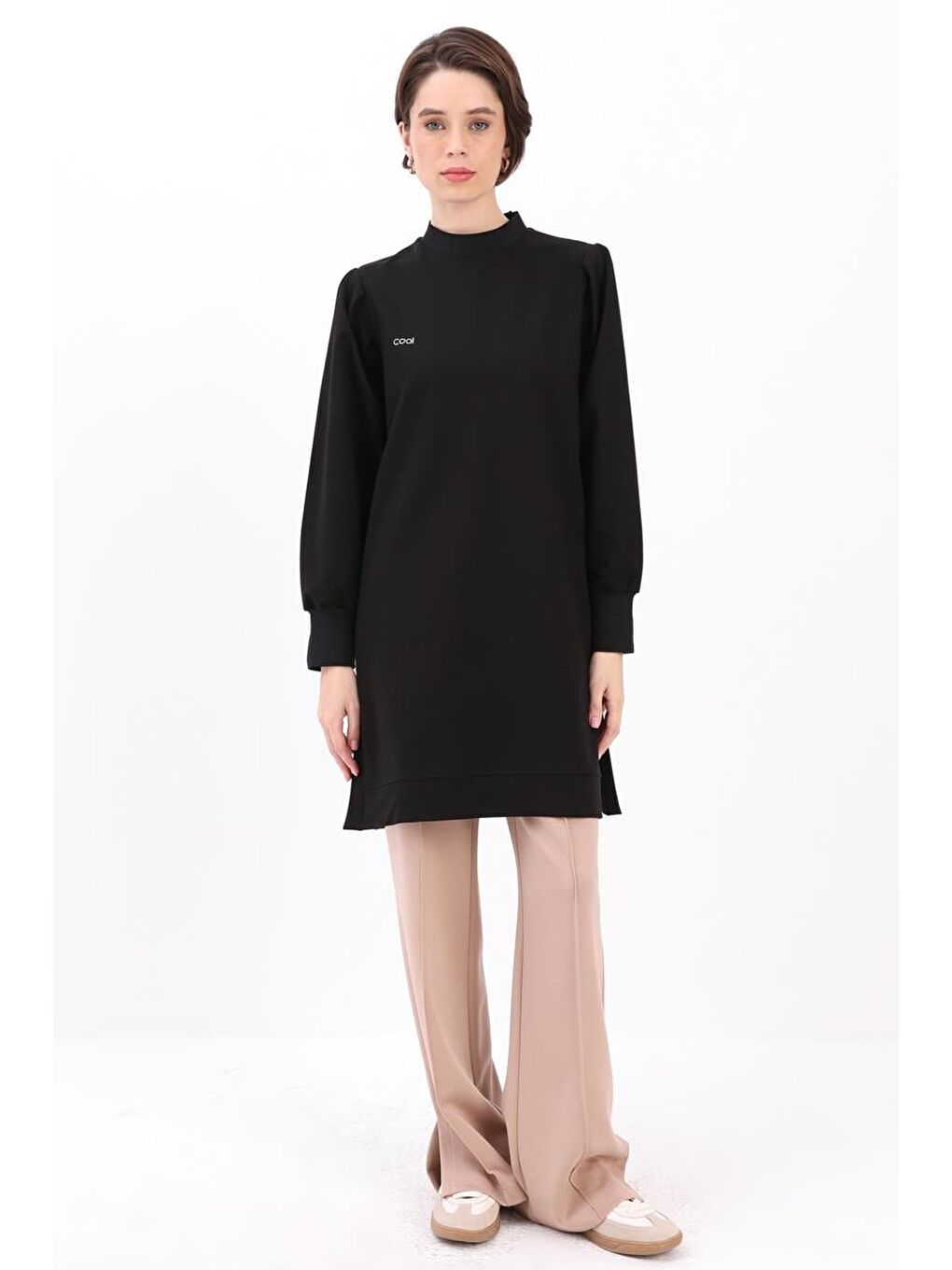 Siyah Omuzları Pileli Yanı Yırtmaçlı Tunik-1