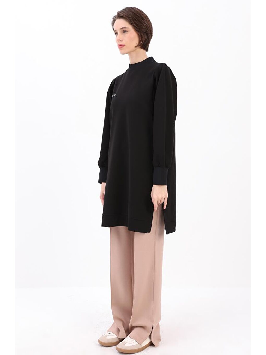 Siyah Omuzları Pileli Yanı Yırtmaçlı Tunik-2