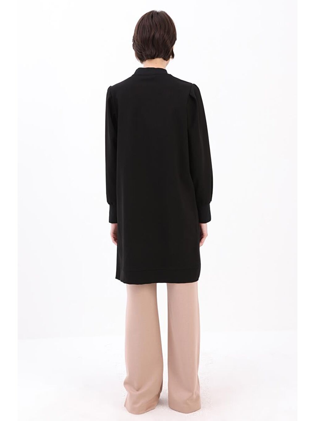 Siyah Omuzları Pileli Yanı Yırtmaçlı Tunik-3