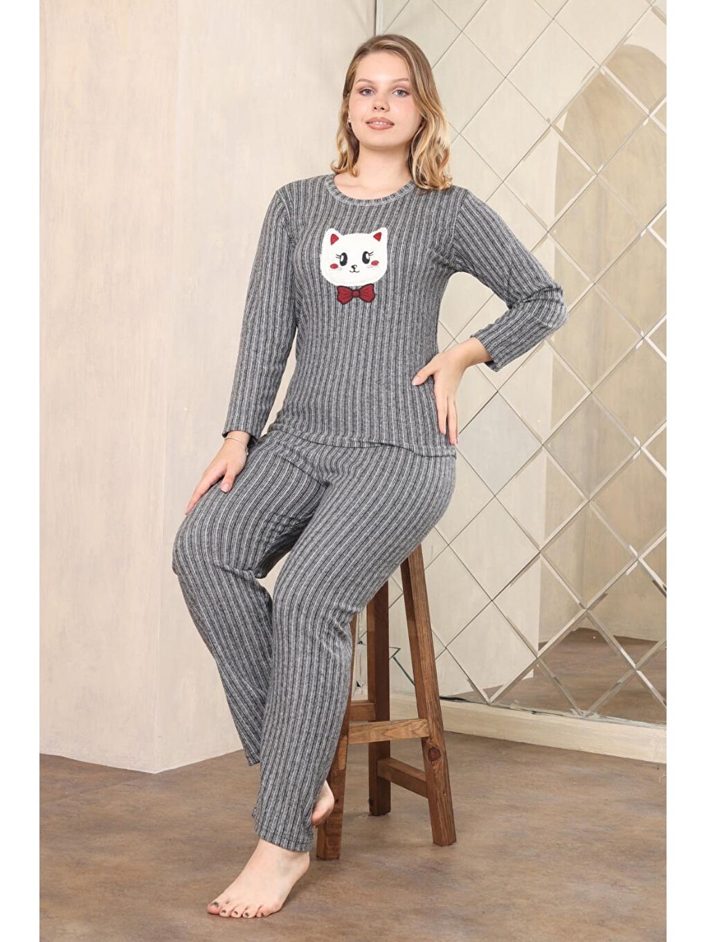 Gri Dantelli Kalp Ve Çizgi Desenli Askılı Pijama Takımı-1