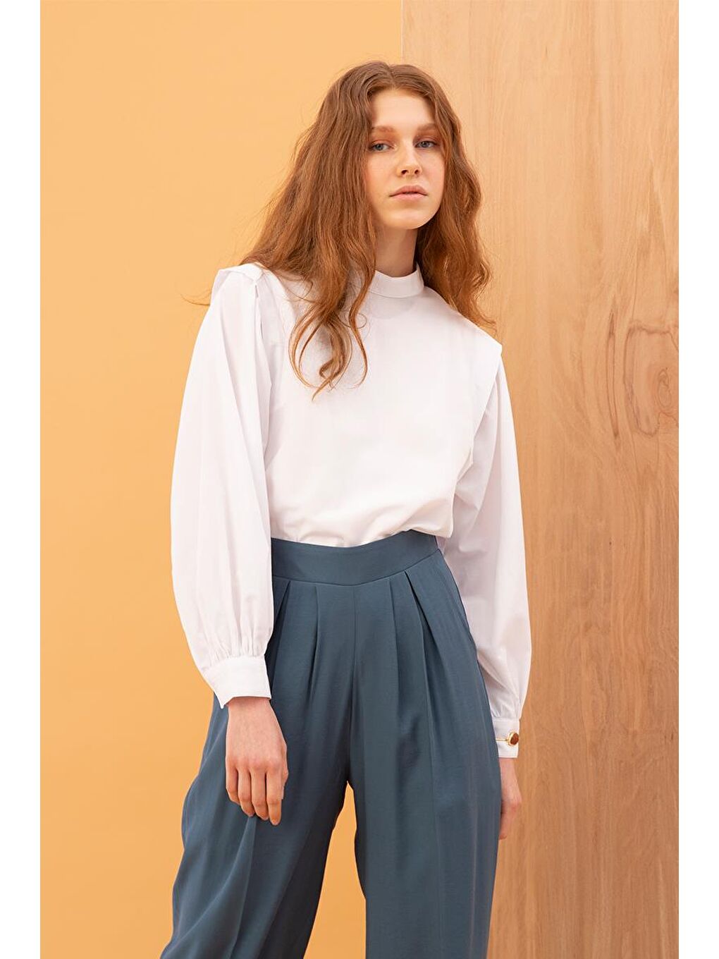 Beyaz Omuz Pile Detaylı Balon Kol Tunik-1