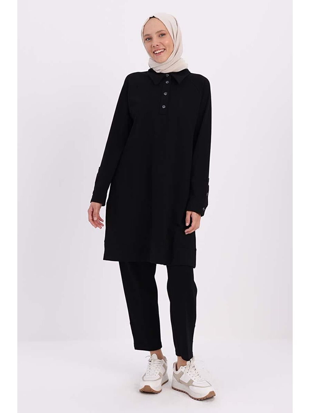Siyah Gömlek Yaka Yarım Patlı Yırtmaçlı Tunik-1