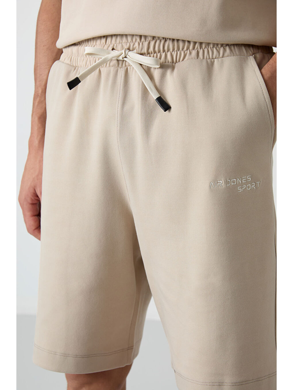 Bej Pamuklu Kalın Yumuşak Dokulu  Fit Nakışlı Şortlu Takım - 85250-1