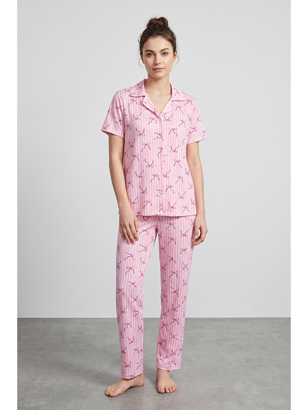 Pembe Yaprak Desenli Gömlek Yaka Düğmeli Pijama Takımı-1