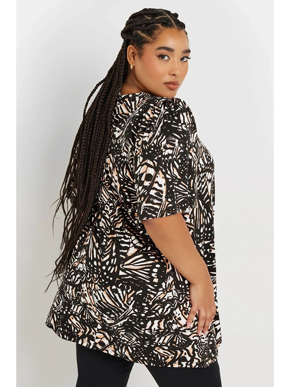 Siyah Büyük Beden V Yaka Ön Pileli Kısa Kollu Desenli Bluz 303725-4