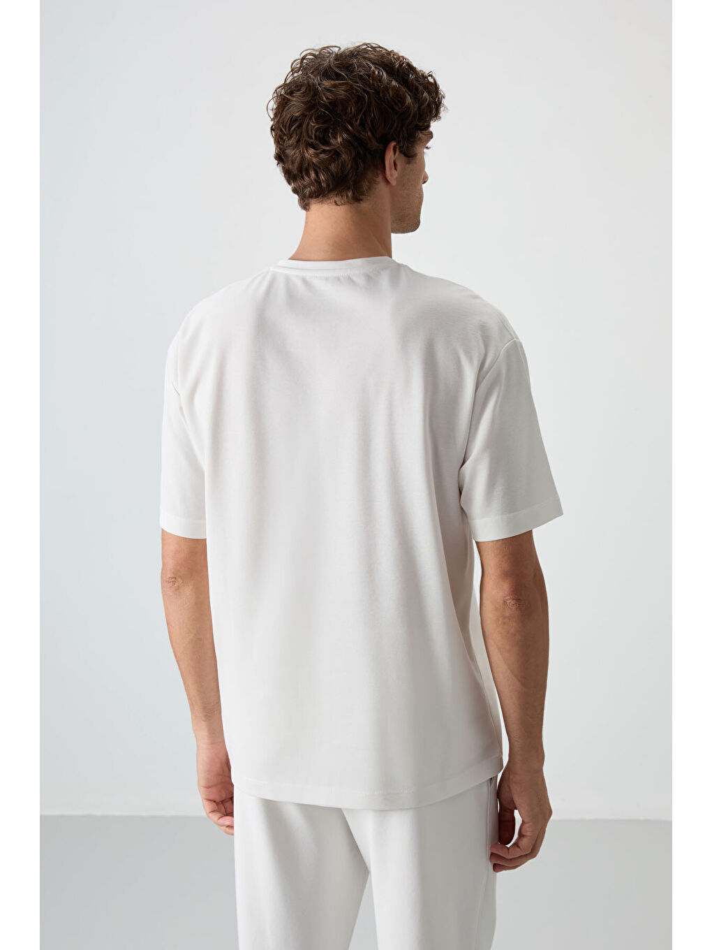 Ekru Pamuklu Kalın Yüzeyi Dokulu  Fit  Baskılı Erkek Tişört - 88366-4