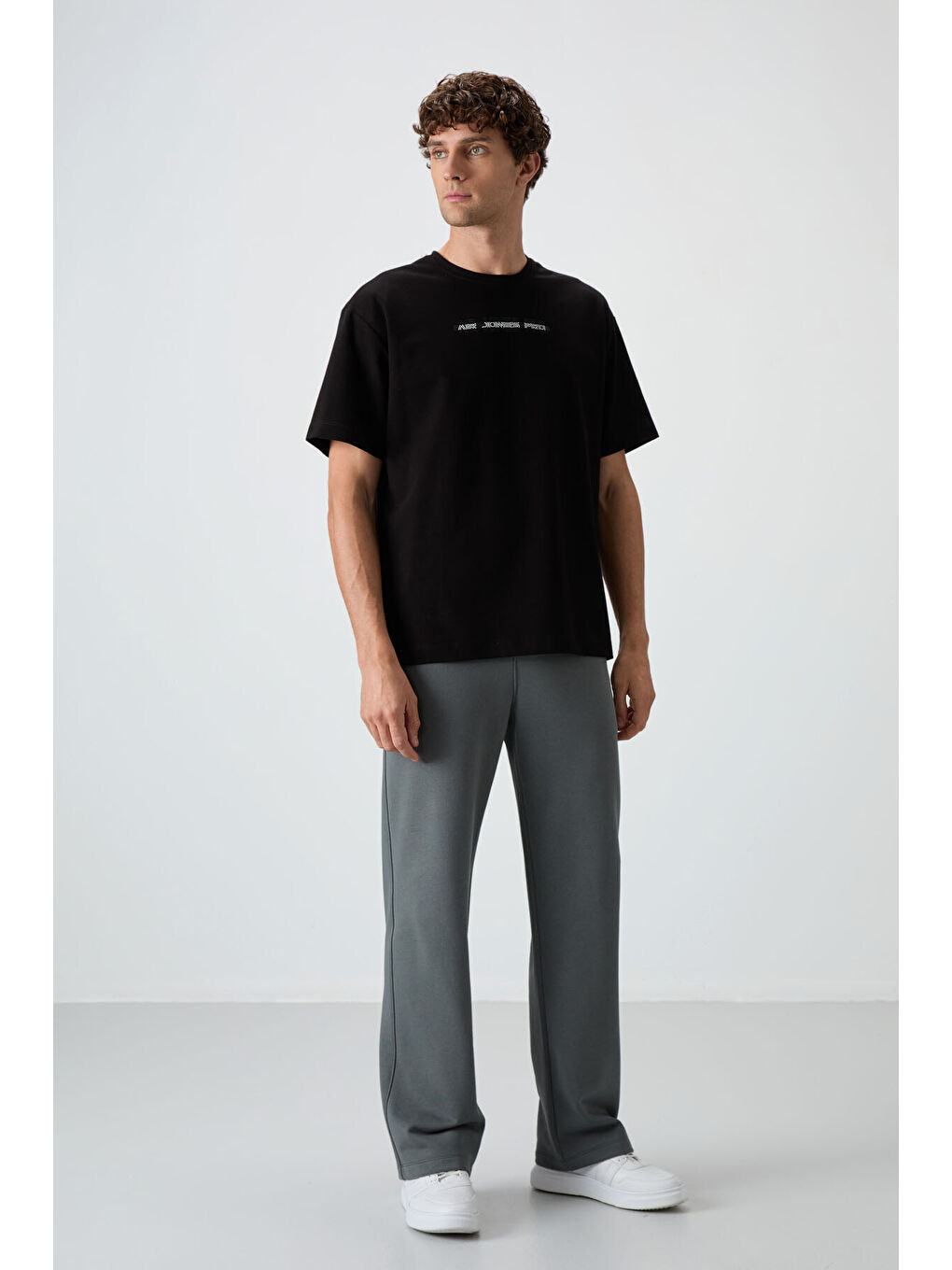 Siyah Pamuklu Kalın Yüzeyi Dokulu  Fit  Baskılı Erkek Tişört - 88365-1