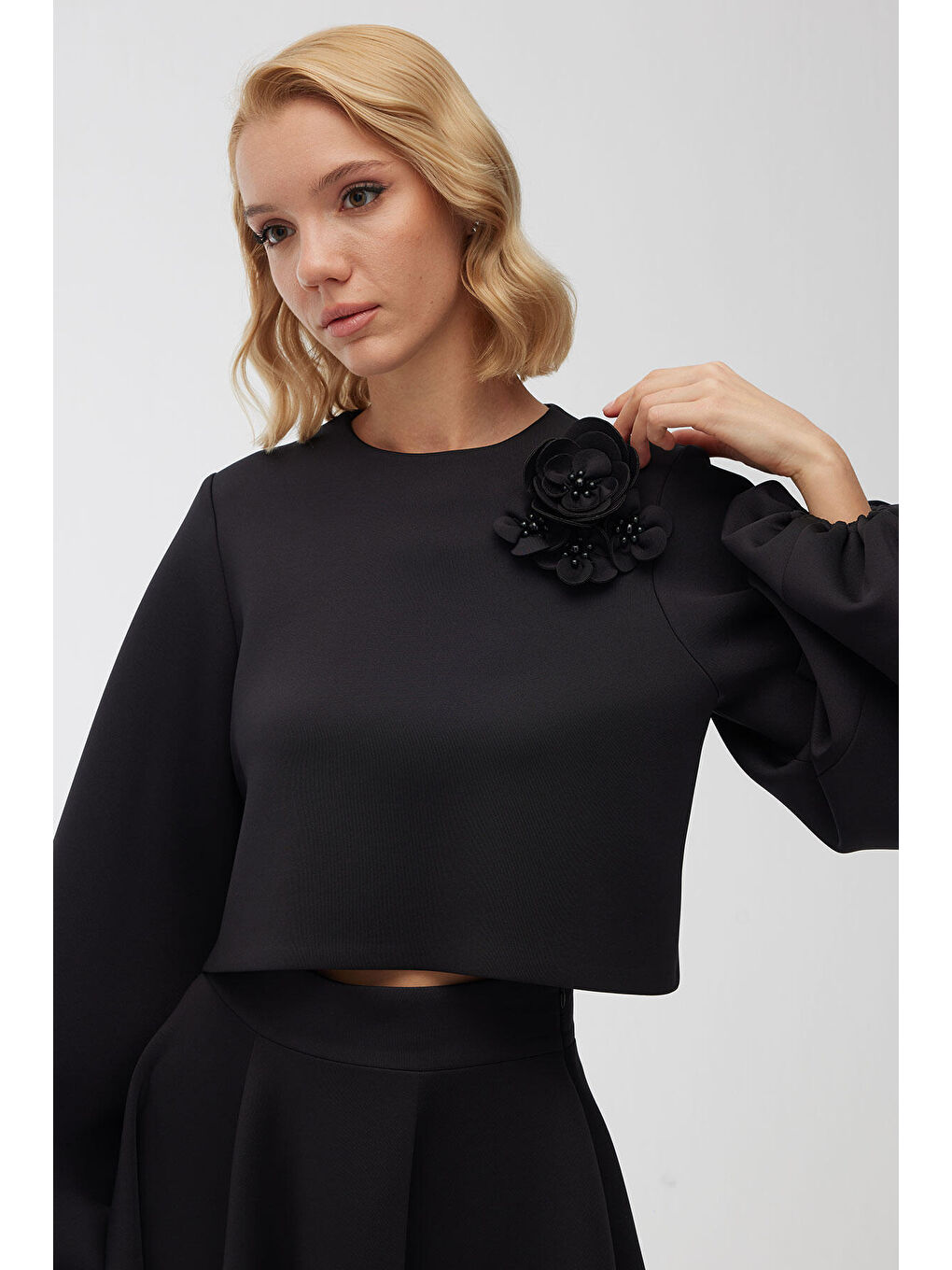 Balon Kol Broşlu Bluz Siyah-2
