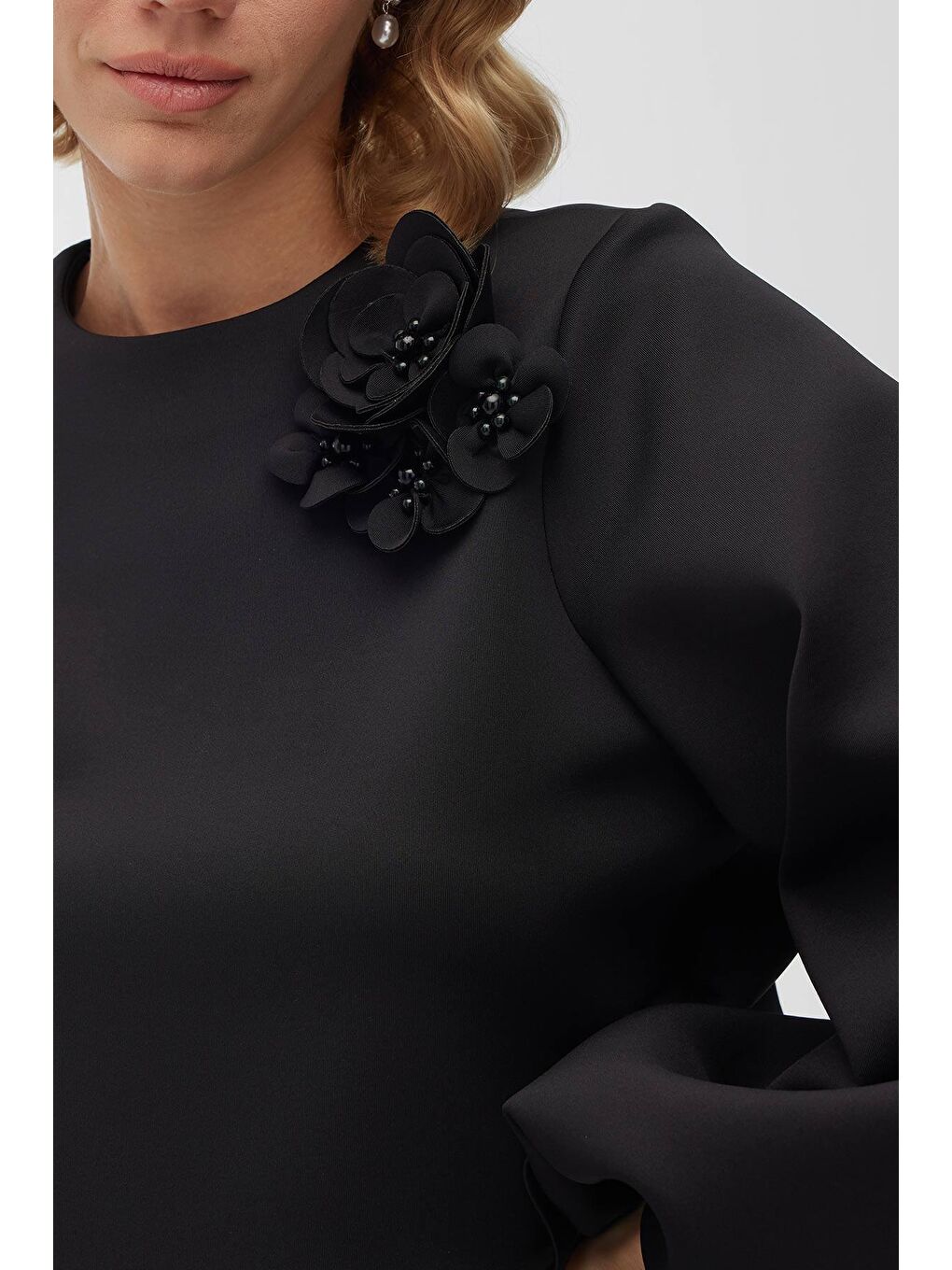 Balon Kol Broşlu Bluz Siyah-3