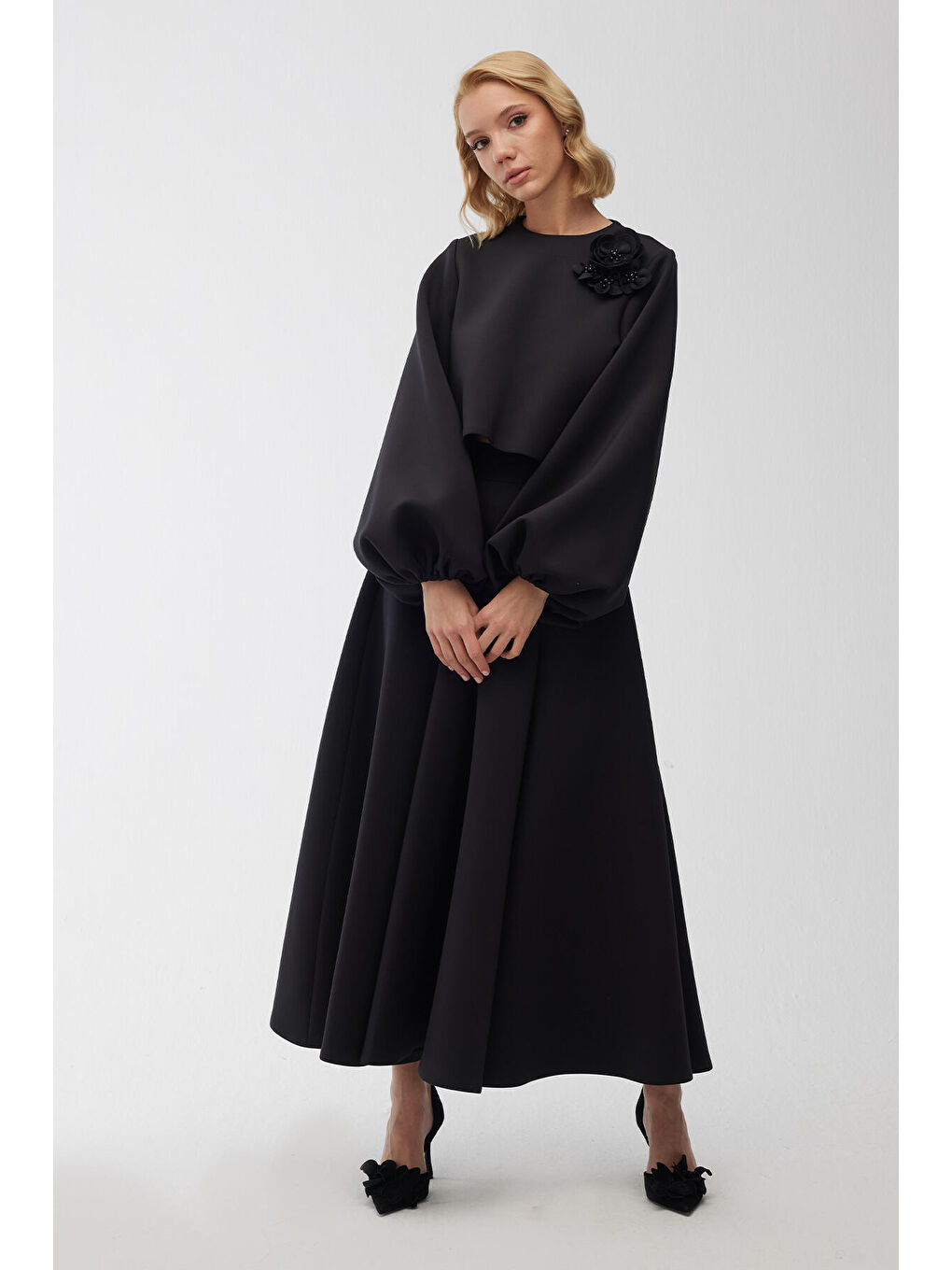 Balon Kol Broşlu Bluz Siyah-4