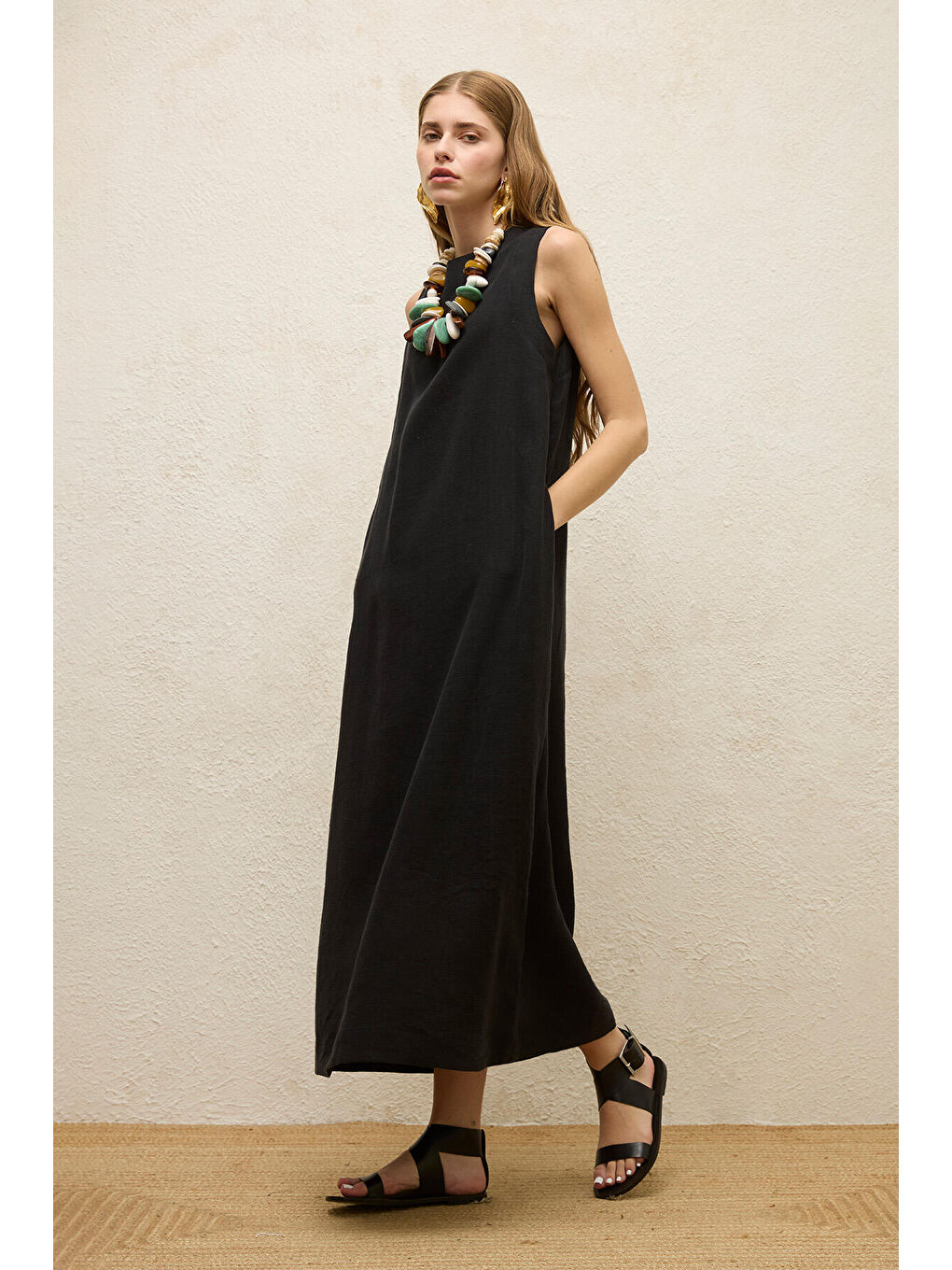 Kolsuz Keten Rahat Elbise Siyah-3