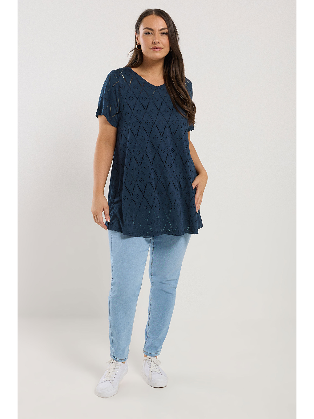Lacivert Büyük Beden V Yaka Kısa Kollu Dantel Detaylı Astarsız Bluz 303263-1
