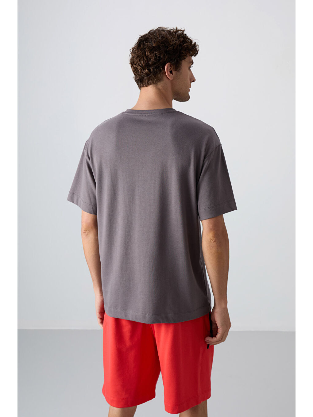 Koyu Gri Pamuklu Kalın Yumuşak Dokulu Oversize Fit Baskılı Erkek Tişört - 88333-4