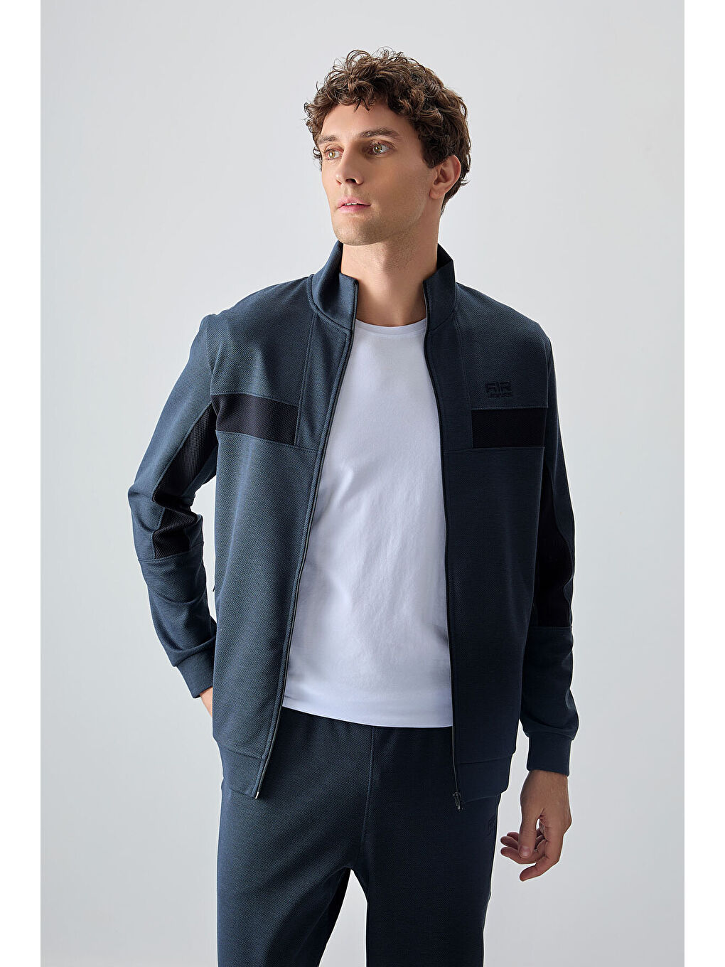 İndigo Yüzeyi Dokulu Standart Fit Nakışlı Erkek Eşofman Takım - 85248-1