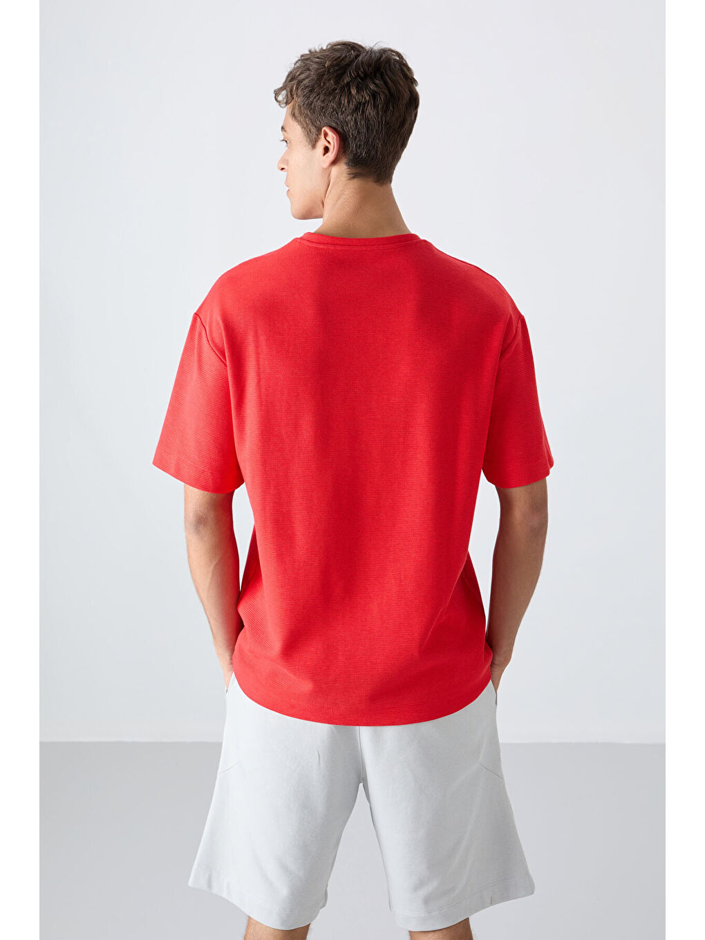 Kırmızı Pamuklu Kalın Yüzeyi Dokulu Oversize Fit Baskılı Erkek Tişört - 88336-4