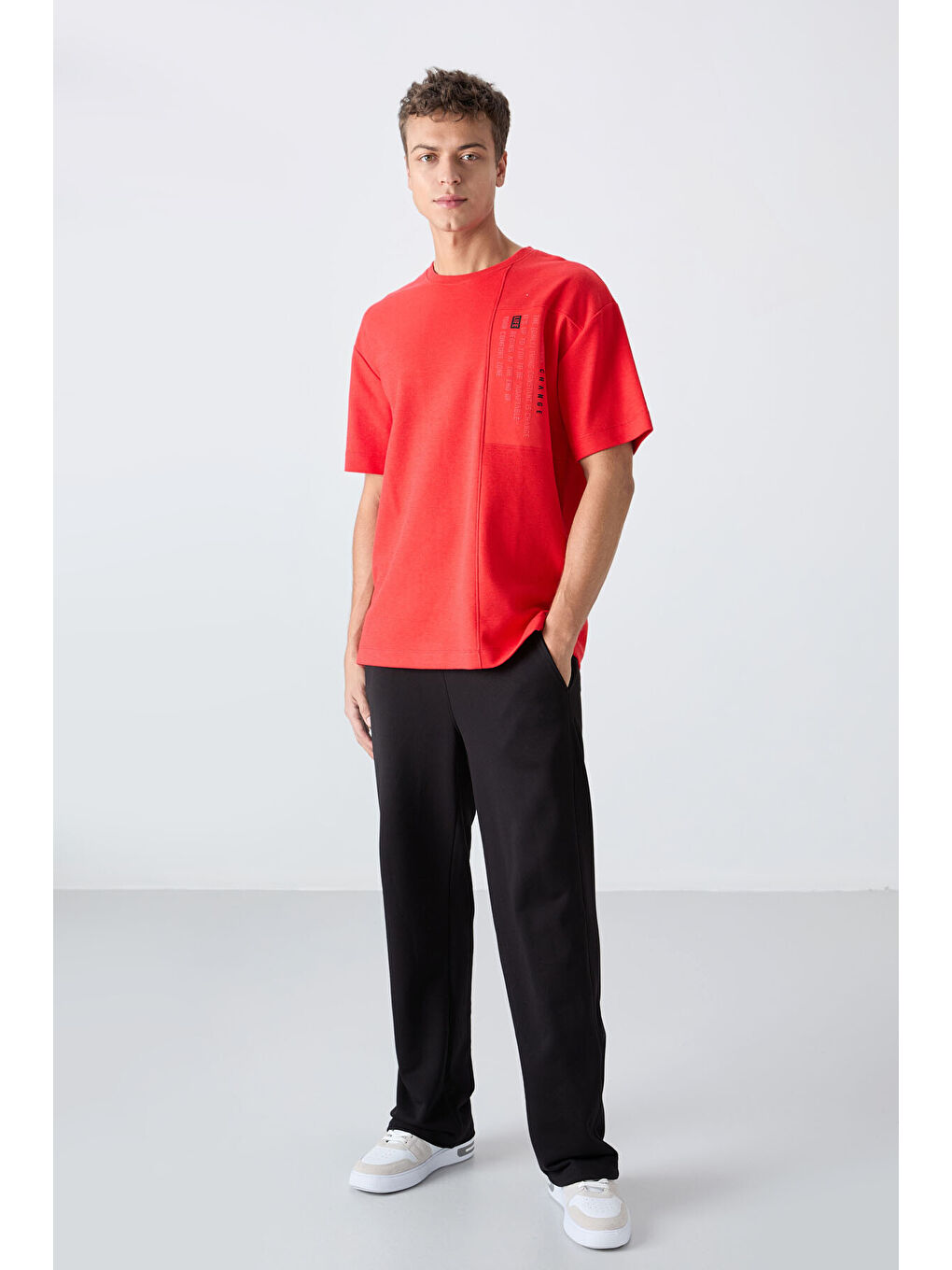 Kırmızı Pamuklu Kalın Yüzeyi Dokulu Oversize Fit Baskılı Erkek Tişört - 88338-1