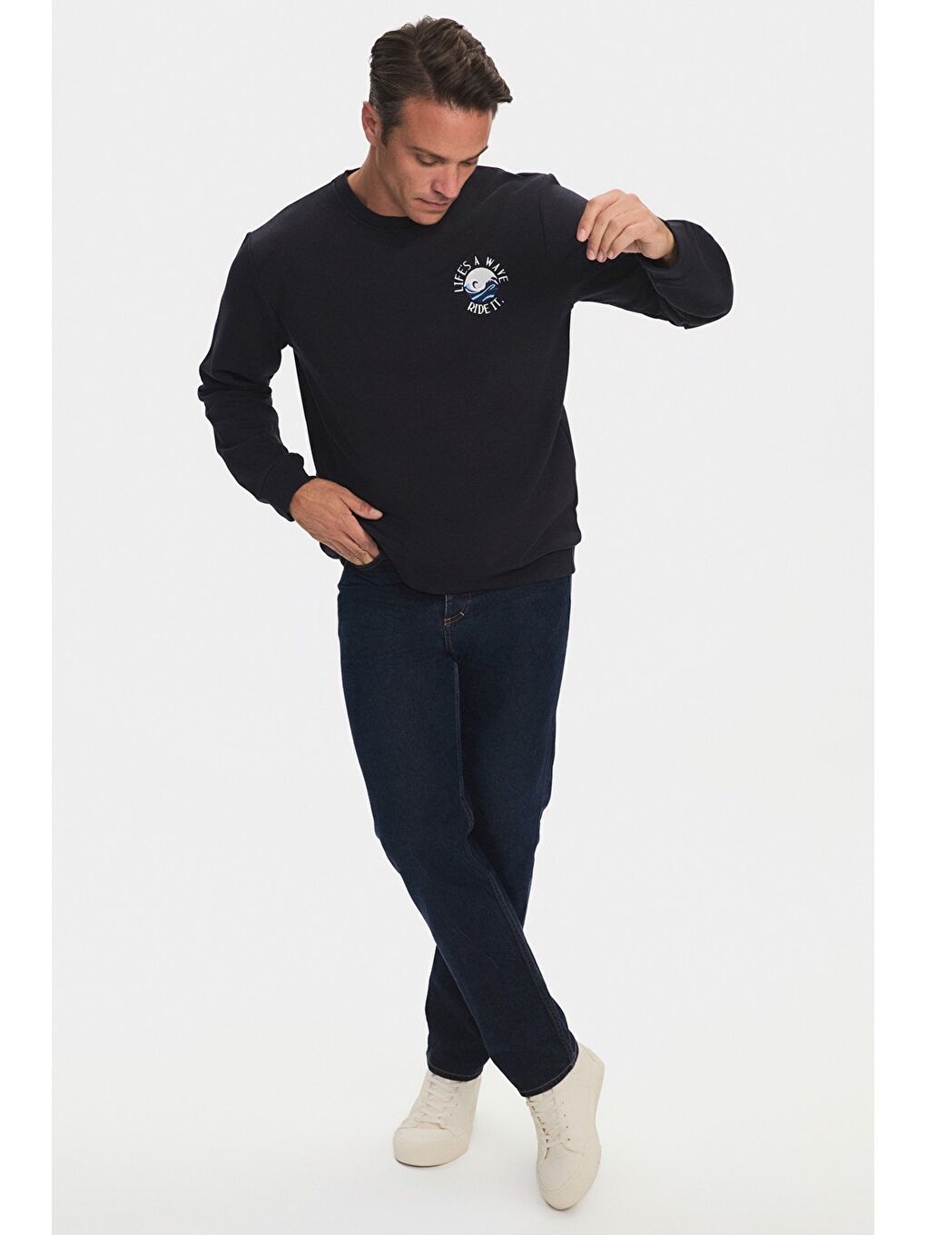 Lacivert Bisiklet Yaka Slogan Nakışlı Erkek Sweatshirt-1