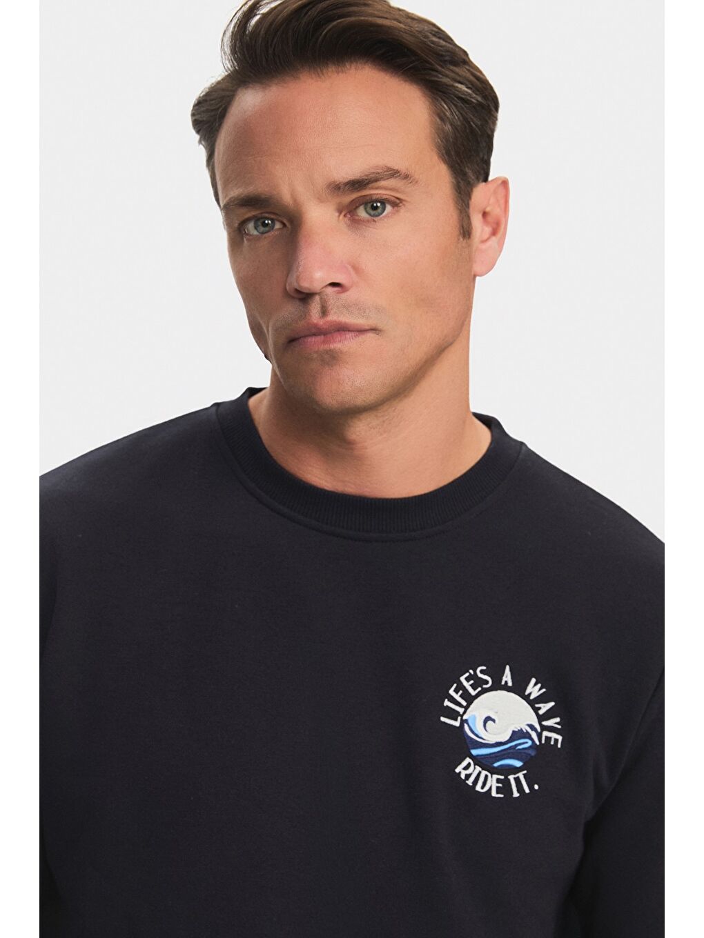 Lacivert Bisiklet Yaka Slogan Nakışlı Erkek Sweatshirt-2