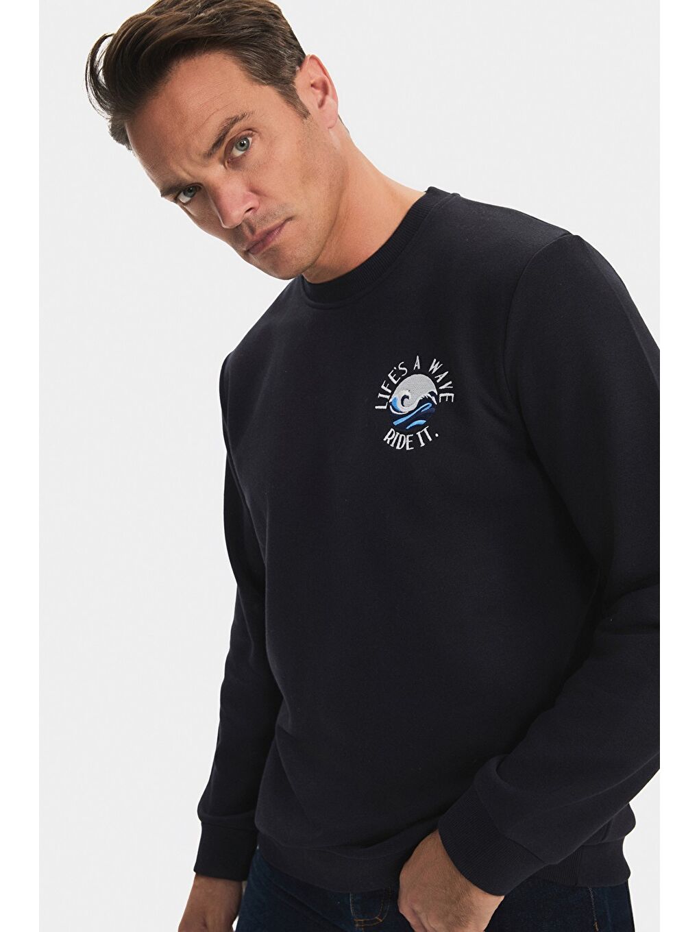 Lacivert Bisiklet Yaka Slogan Nakışlı Erkek Sweatshirt-3