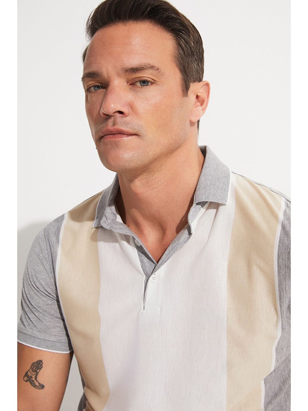 Gri Polo Yaka Kısa Kollu Erkek Tişört-3