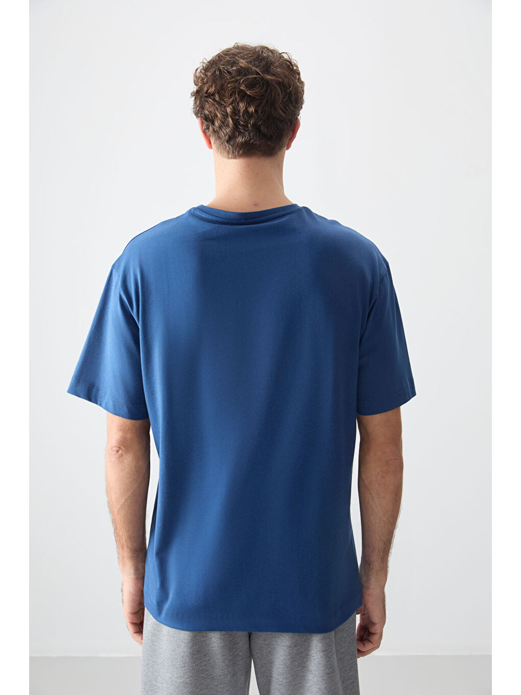 Mavi %100 Pamuk Kalın Yumuşak Dokulu Oversize Fit Baskılı Erkek Tişört-4