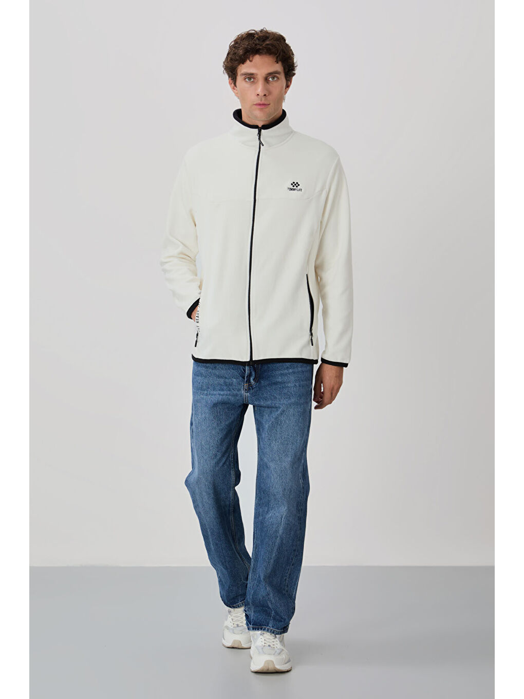 Ekru Yazı Nakışlı Dik Yaka  Standart Kalıp Erkek Fermuarlı Sweatshirt Polar - 87992-1